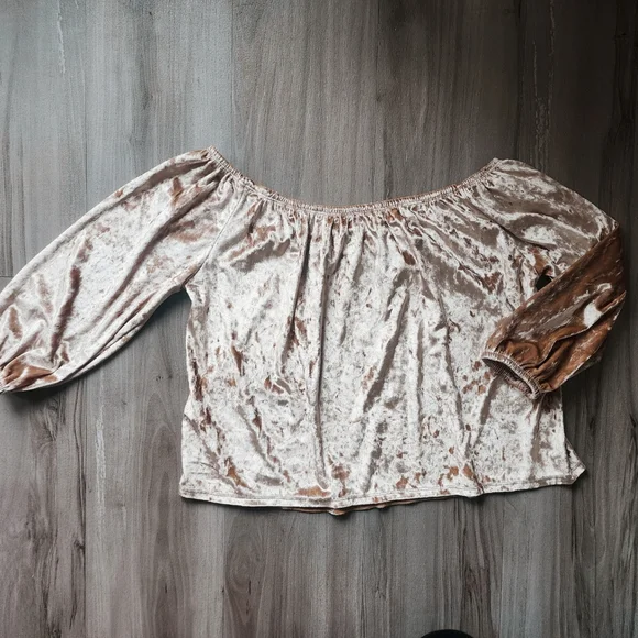 Velet Top - Picture 7 of 7